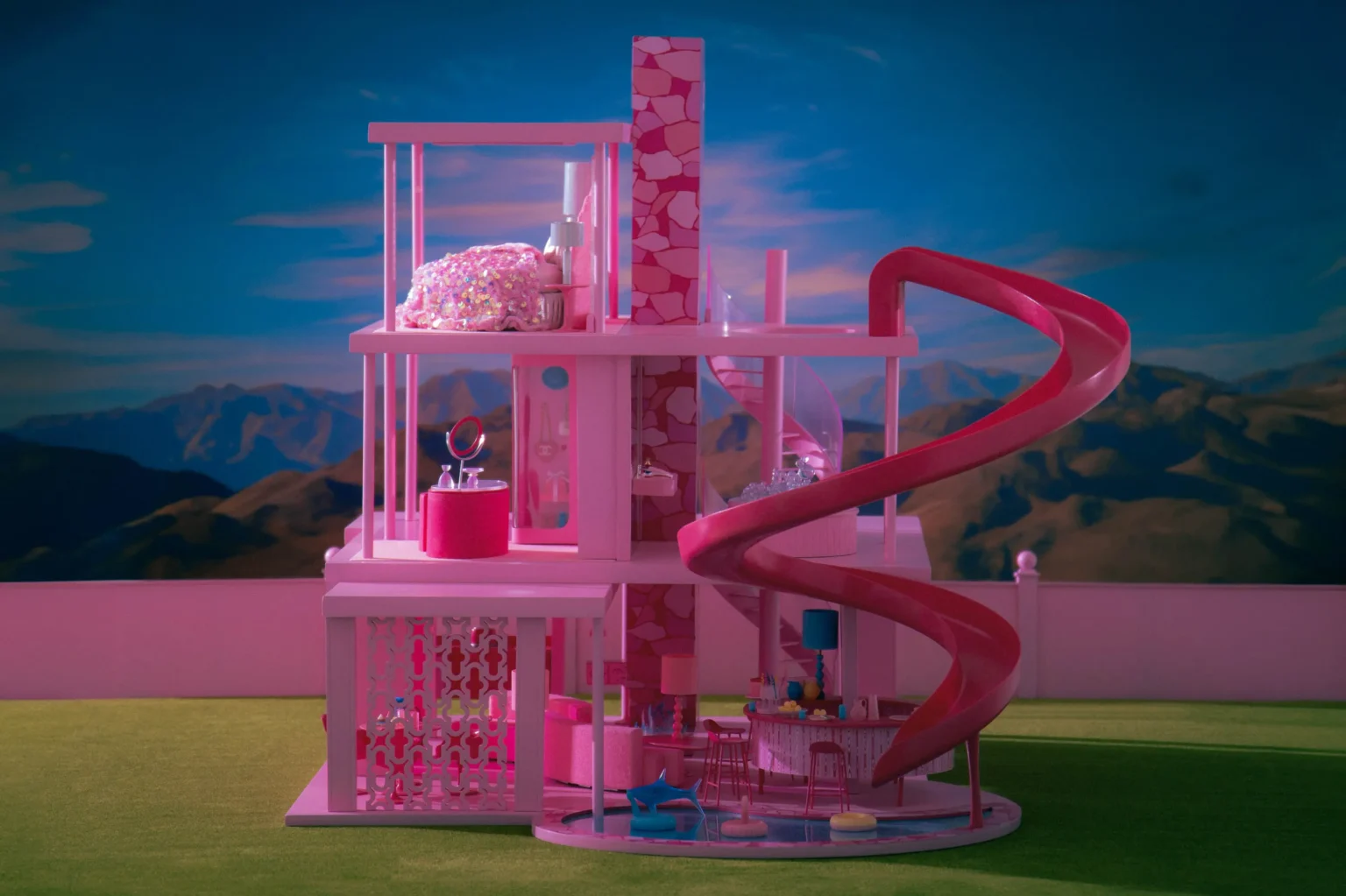 Vista lateral de Barbie's Dreamhouse en impresión 3D.