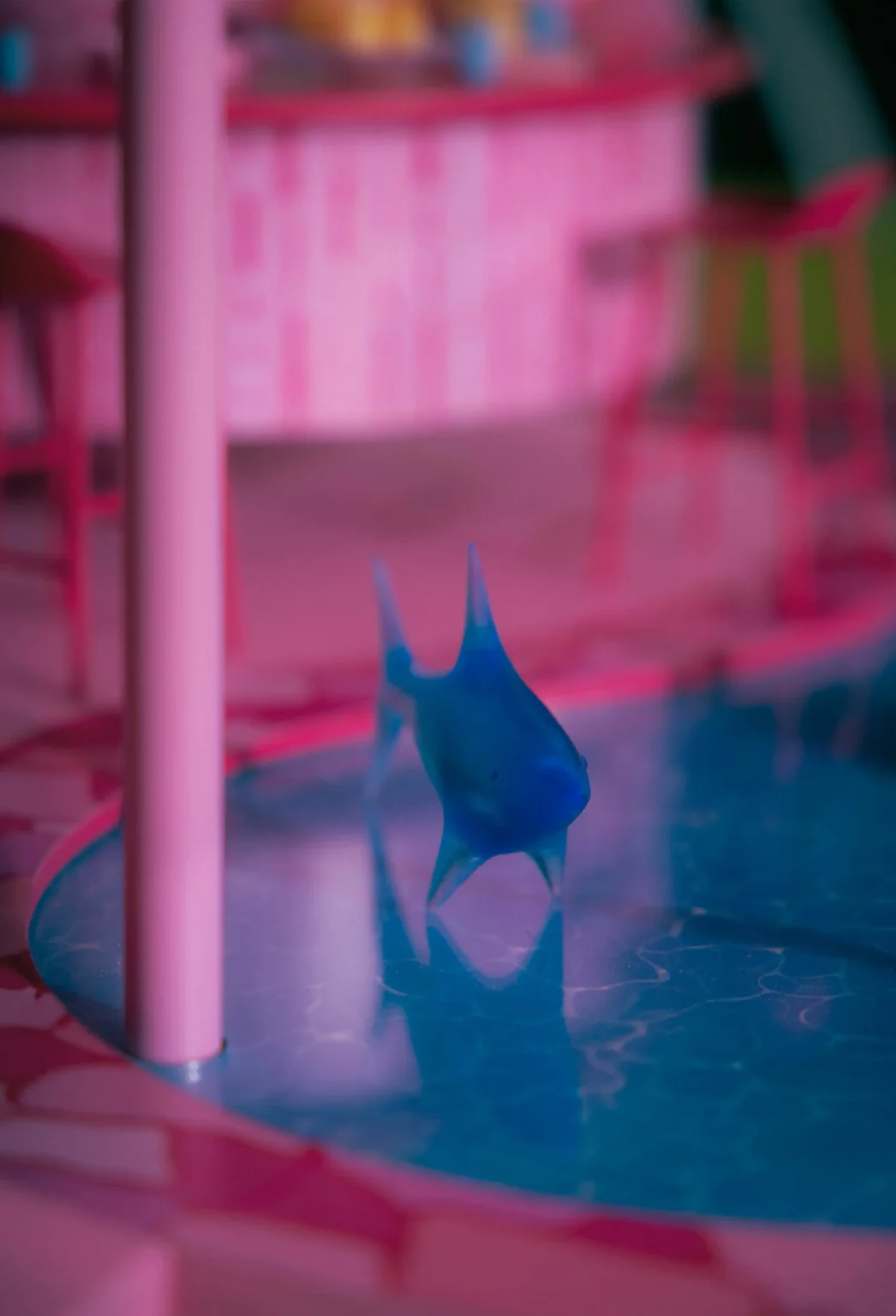 Tiburón acrílico de Jonathan Adler en Barbie's Dreamhouse en impresión 3D.
